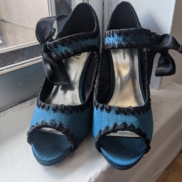 NWOT Teal Vianni Collection Heels - Picture 1 of 3